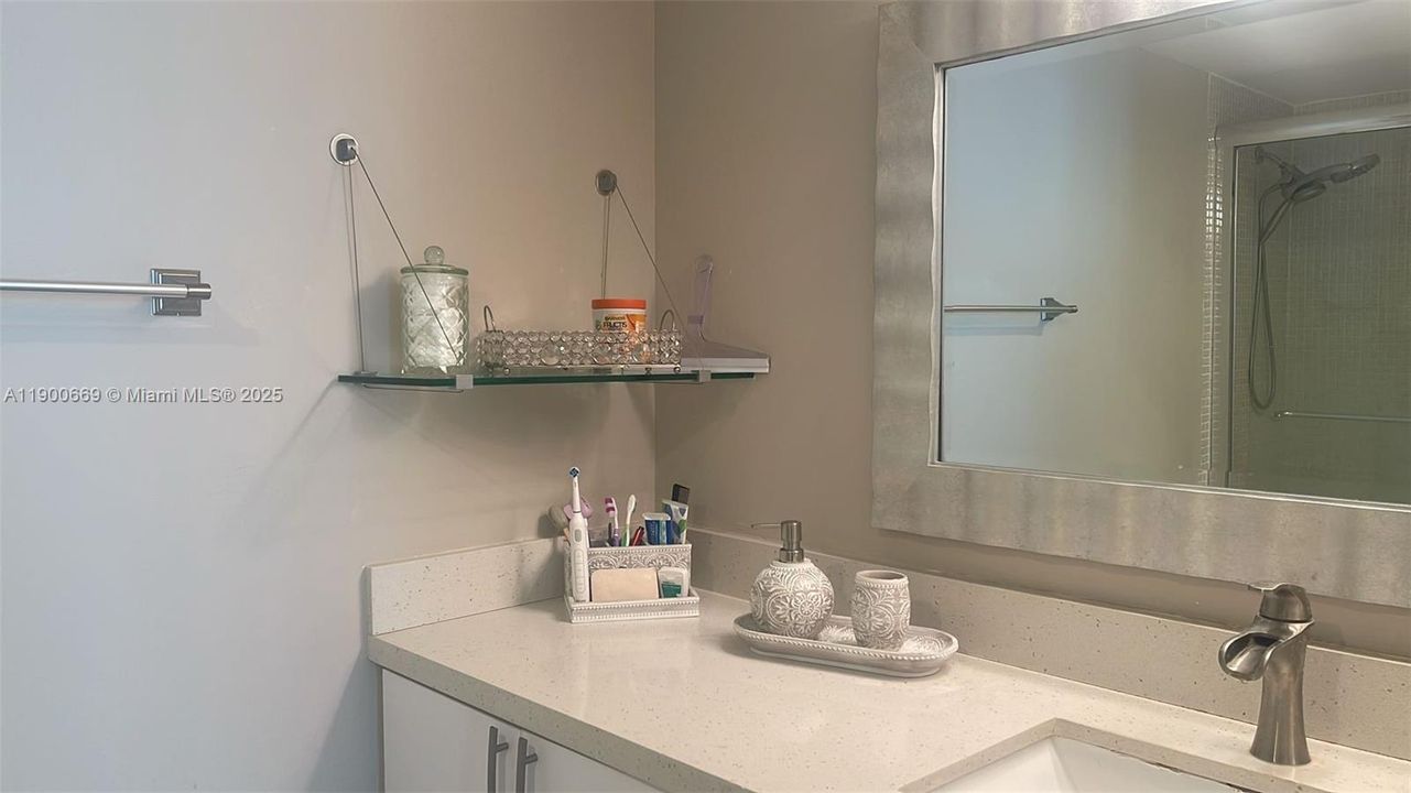 合同活跃: $3,200 (2 贝兹, 2 浴室, 1463 平方英尺)