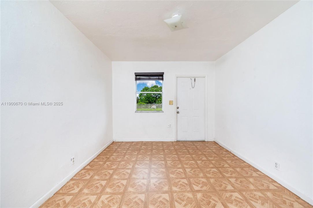 For Rent: $1,950 (2 beds, 1 baths, 2664 Square Feet)