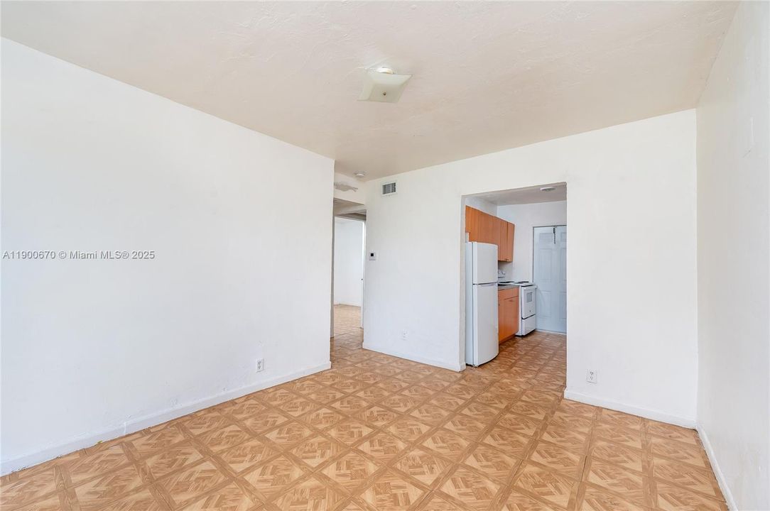 For Rent: $1,950 (2 beds, 1 baths, 2664 Square Feet)