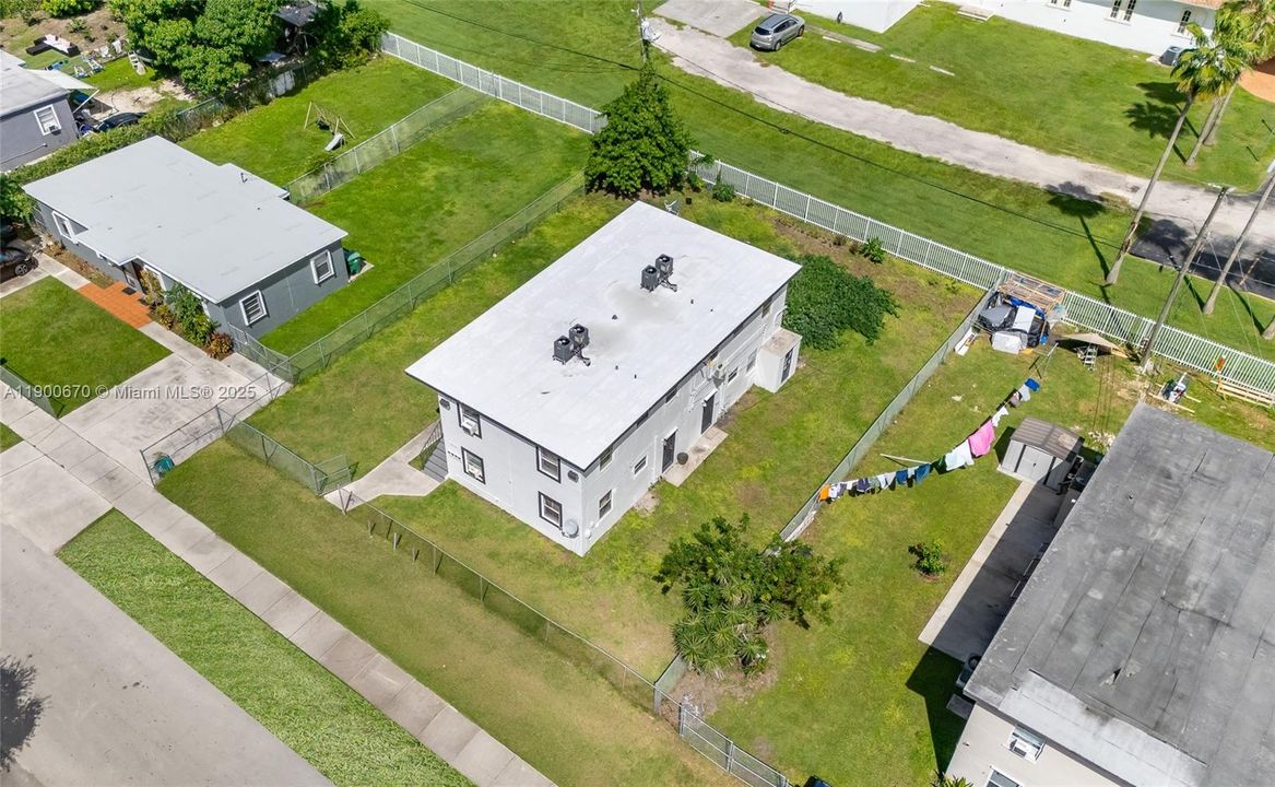 For Rent: $1,950 (2 beds, 1 baths, 2664 Square Feet)