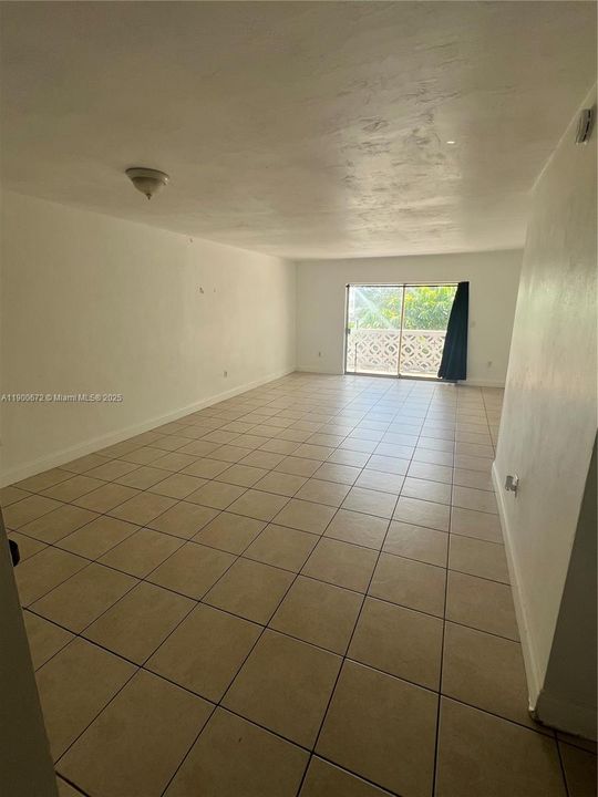 Active With Contract: $207,000 (2 beds, 2 baths, 1141 Square Feet)