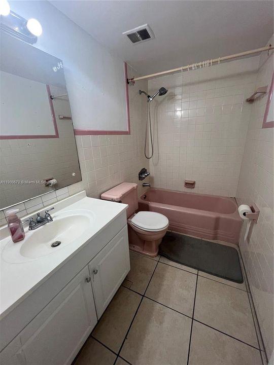 Active With Contract: $207,000 (2 beds, 2 baths, 1141 Square Feet)