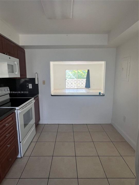 Active With Contract: $207,000 (2 beds, 2 baths, 1141 Square Feet)
