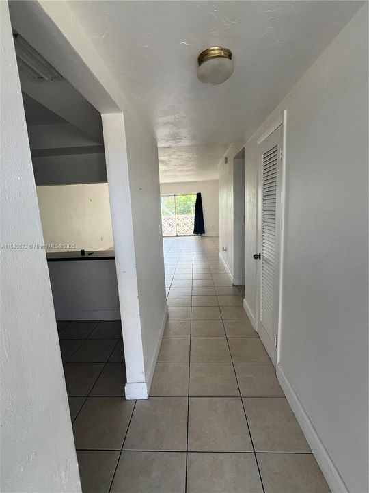 Active With Contract: $207,000 (2 beds, 2 baths, 1141 Square Feet)