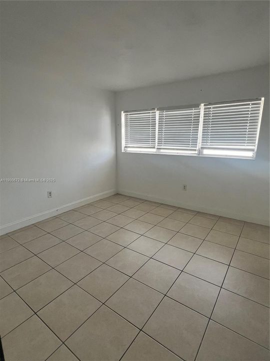 Active With Contract: $207,000 (2 beds, 2 baths, 1141 Square Feet)