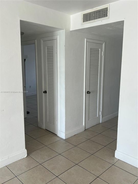 Active With Contract: $207,000 (2 beds, 2 baths, 1141 Square Feet)