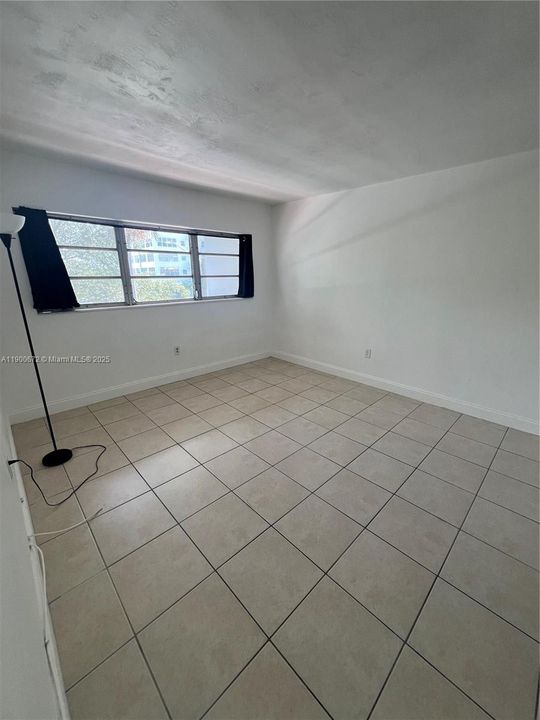 Active With Contract: $207,000 (2 beds, 2 baths, 1141 Square Feet)