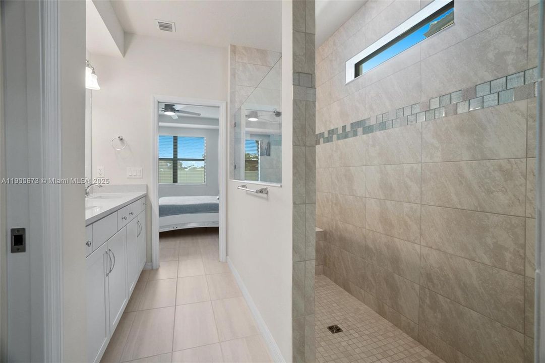 En Venta: $870,000 (5 camas, 3 baños, 2860 Pies cuadrados)