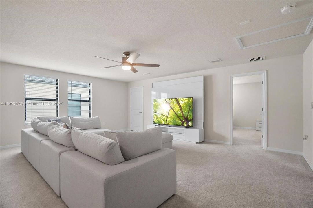 En Venta: $870,000 (5 camas, 3 baños, 2860 Pies cuadrados)