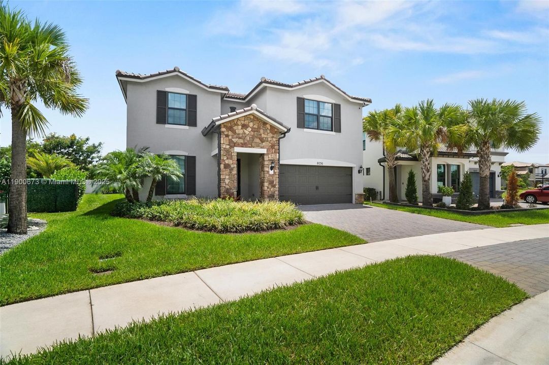 En Venta: $870,000 (5 camas, 3 baños, 2860 Pies cuadrados)