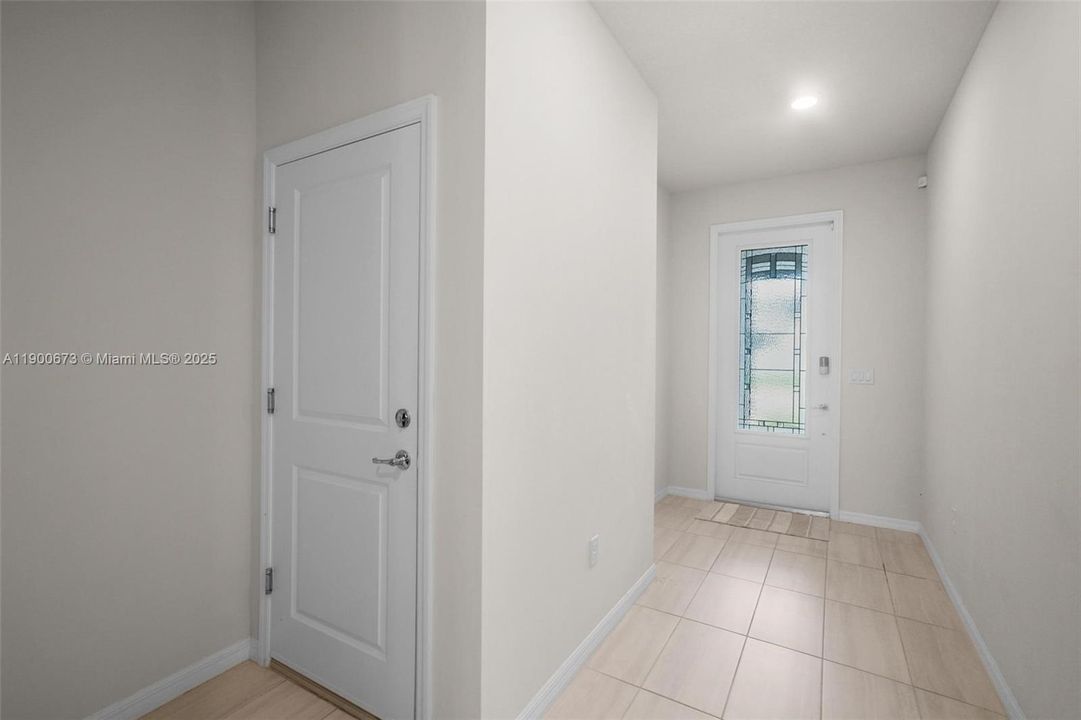 En Venta: $870,000 (5 camas, 3 baños, 2860 Pies cuadrados)