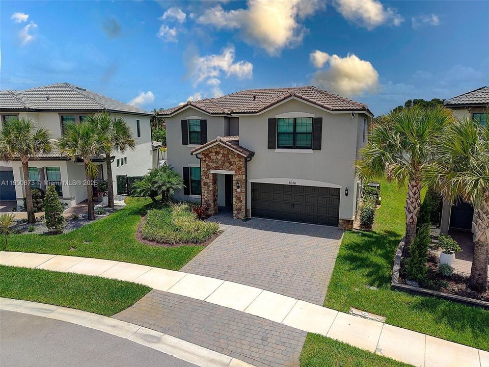 En Venta: $870,000 (5 camas, 3 baños, 2860 Pies cuadrados)