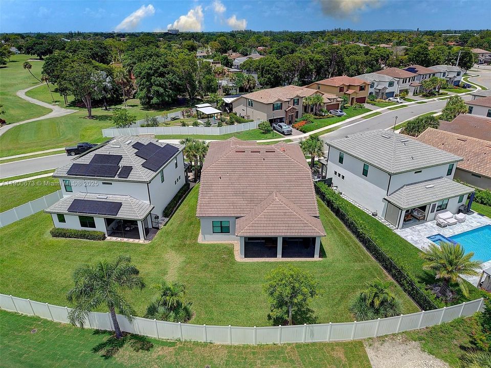 En Venta: $870,000 (5 camas, 3 baños, 2860 Pies cuadrados)