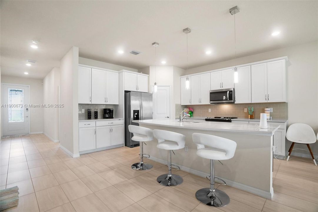 En Venta: $870,000 (5 camas, 3 baños, 2860 Pies cuadrados)