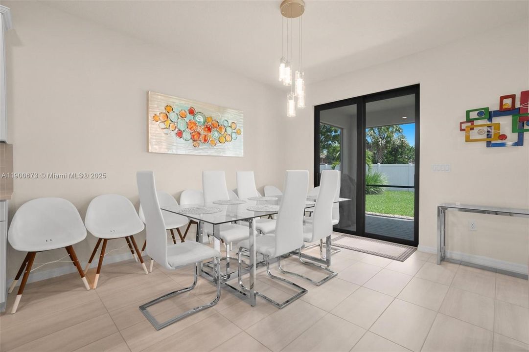 En Venta: $870,000 (5 camas, 3 baños, 2860 Pies cuadrados)