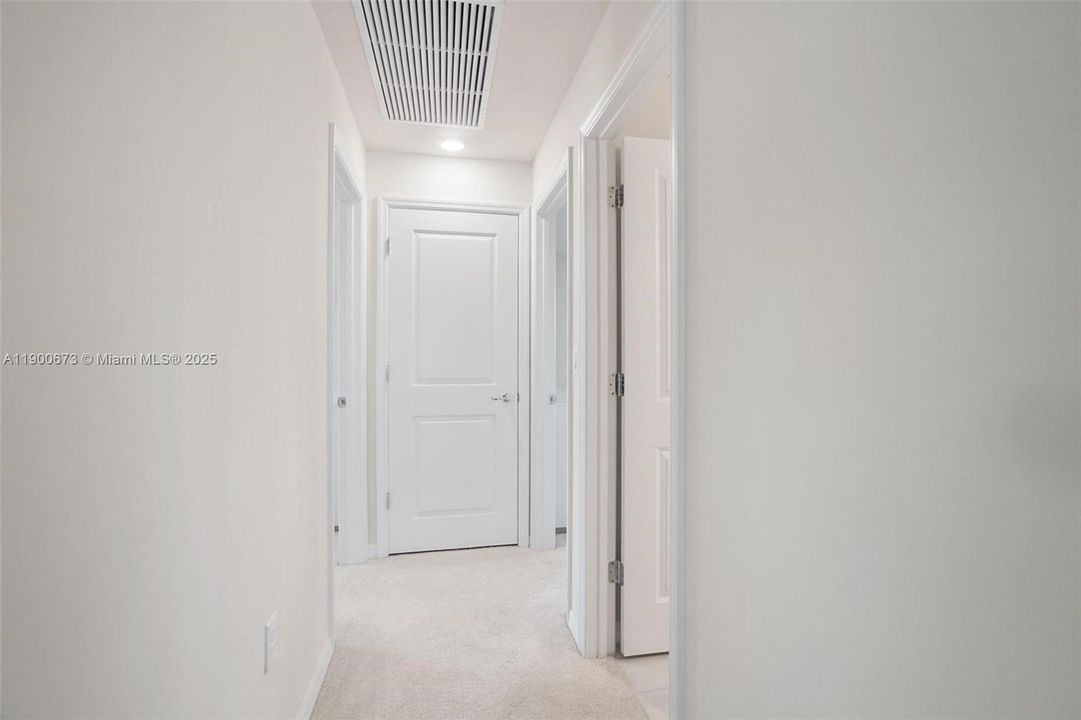 En Venta: $870,000 (5 camas, 3 baños, 2860 Pies cuadrados)