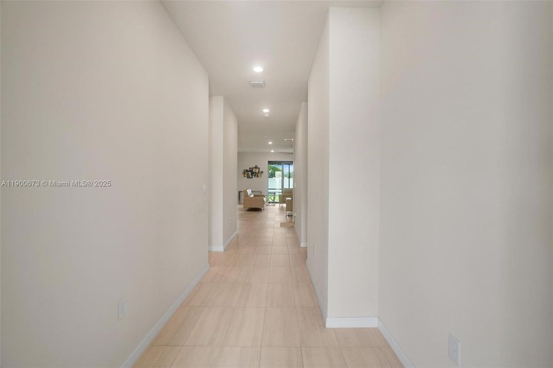 En Venta: $870,000 (5 camas, 3 baños, 2860 Pies cuadrados)