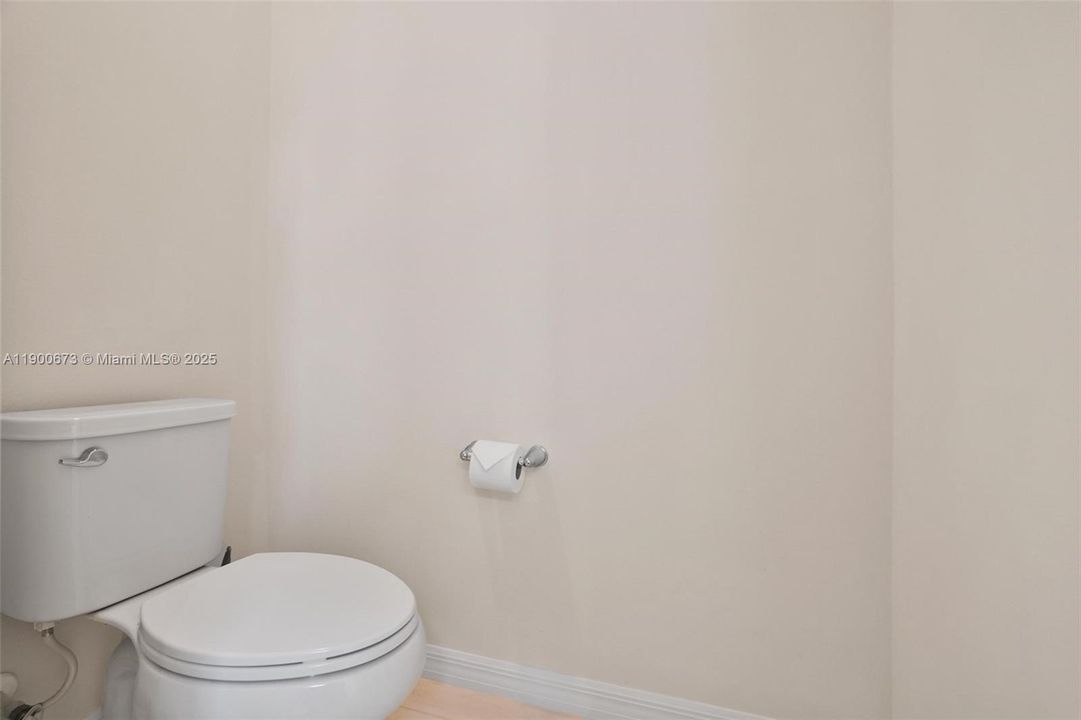 En Venta: $870,000 (5 camas, 3 baños, 2860 Pies cuadrados)