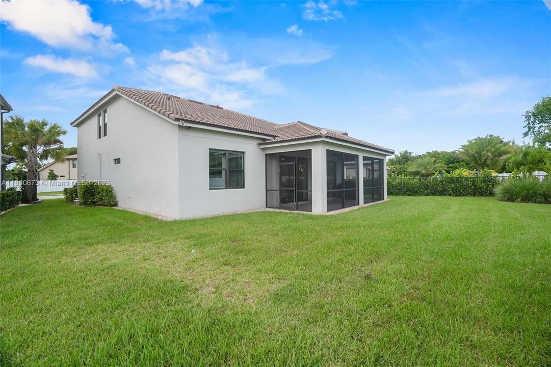 En Venta: $870,000 (5 camas, 3 baños, 2860 Pies cuadrados)