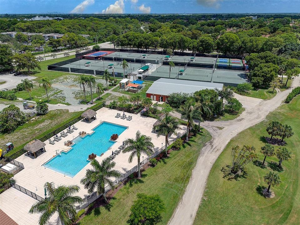 En Venta: $870,000 (5 camas, 3 baños, 2860 Pies cuadrados)