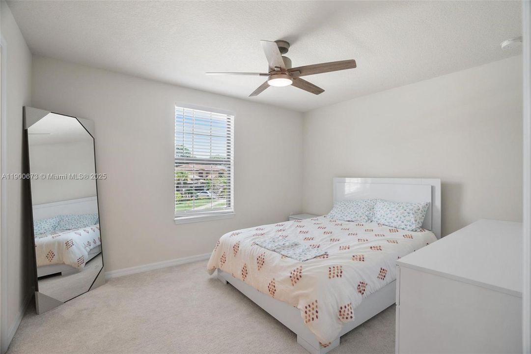 En Venta: $870,000 (5 camas, 3 baños, 2860 Pies cuadrados)