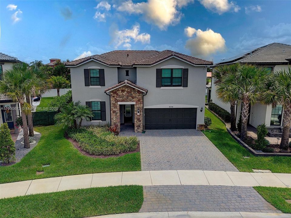 En Venta: $870,000 (5 camas, 3 baños, 2860 Pies cuadrados)