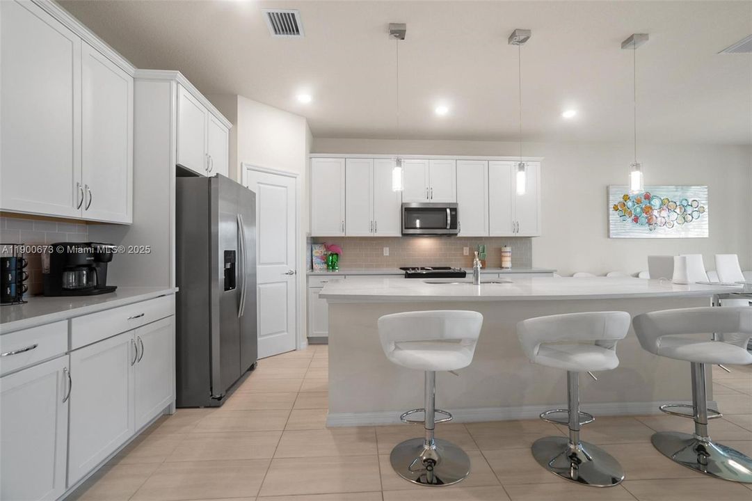 En Venta: $870,000 (5 camas, 3 baños, 2860 Pies cuadrados)