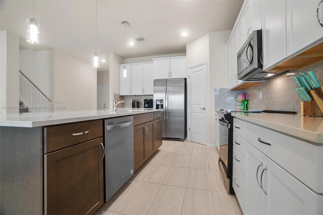 En Venta: $870,000 (5 camas, 3 baños, 2860 Pies cuadrados)