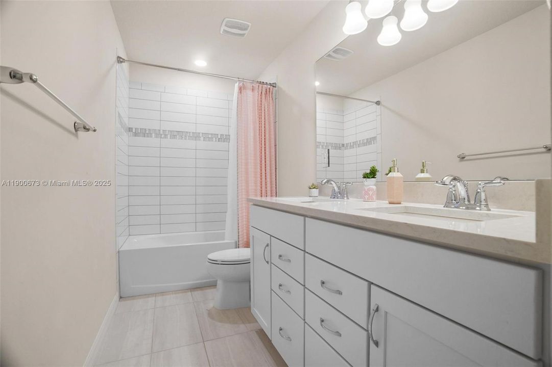 En Venta: $870,000 (5 camas, 3 baños, 2860 Pies cuadrados)