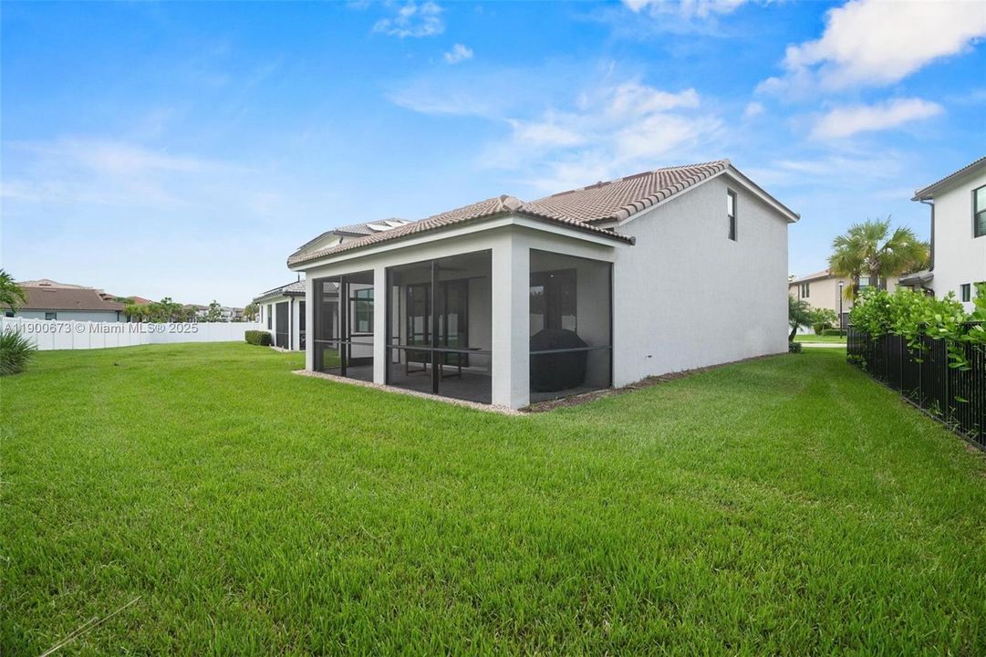 En Venta: $870,000 (5 camas, 3 baños, 2860 Pies cuadrados)