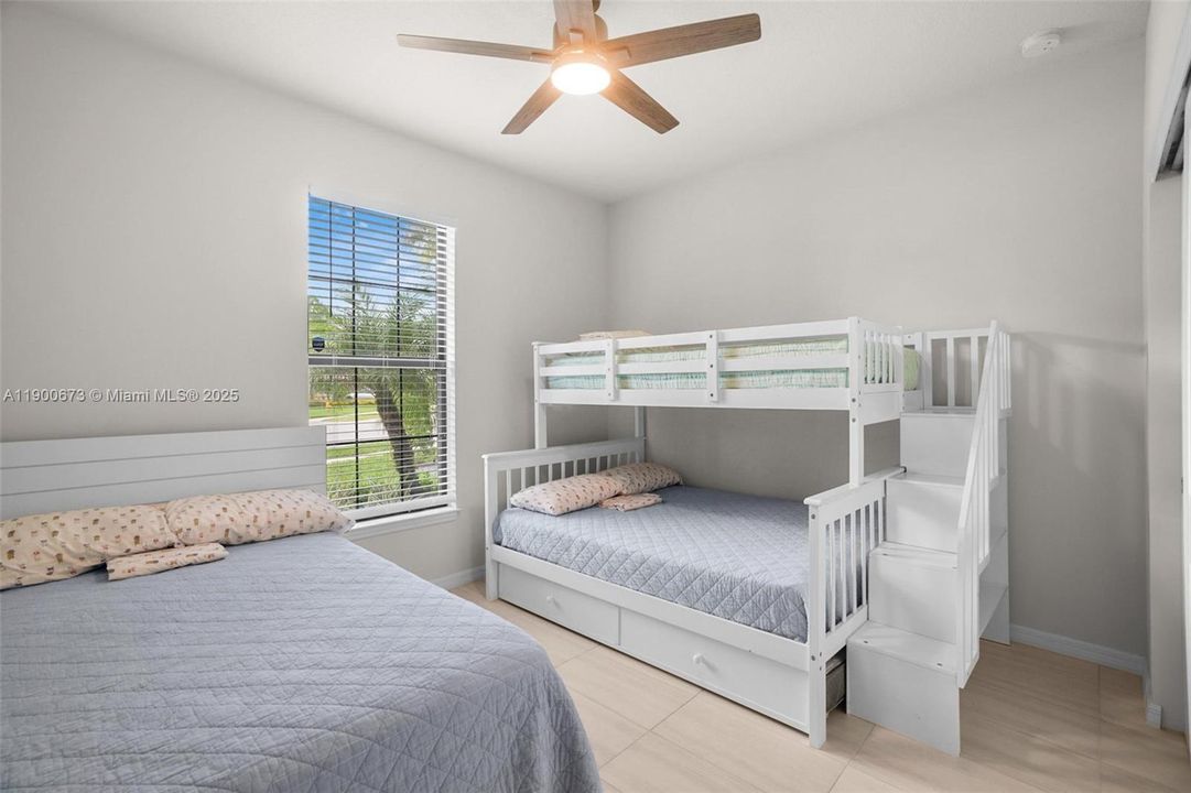 En Venta: $870,000 (5 camas, 3 baños, 2860 Pies cuadrados)