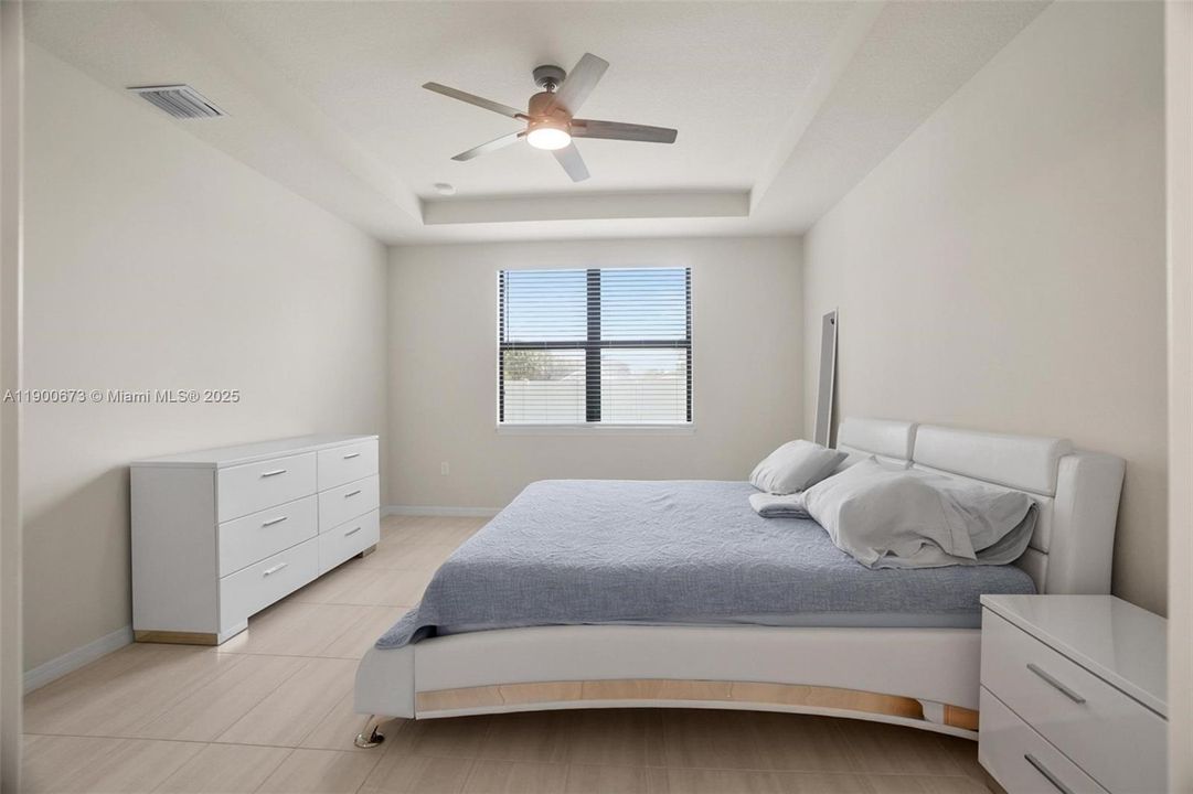 En Venta: $870,000 (5 camas, 3 baños, 2860 Pies cuadrados)