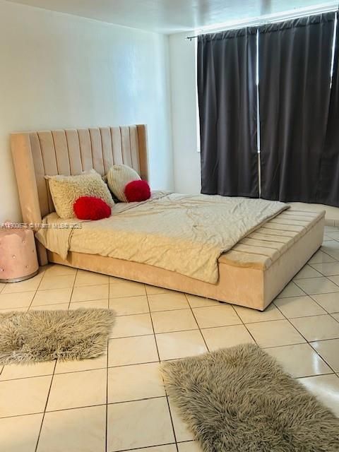 For Rent: $2,270 (1 beds, 1 baths, 1057 Square Feet)