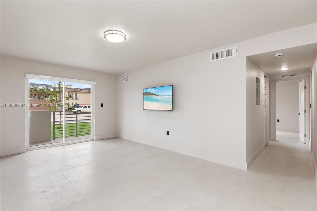 For Rent: $2,550 (2 beds, 2 baths, 876 Square Feet)