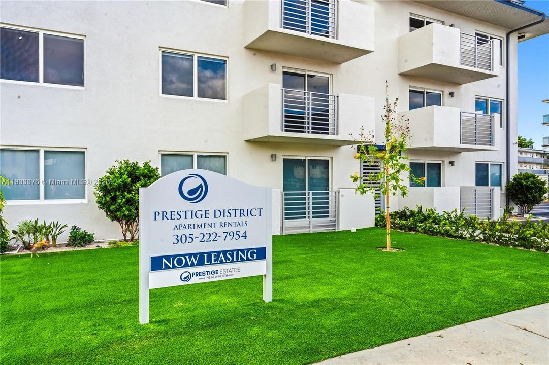 For Rent: $2,550 (2 beds, 2 baths, 876 Square Feet)