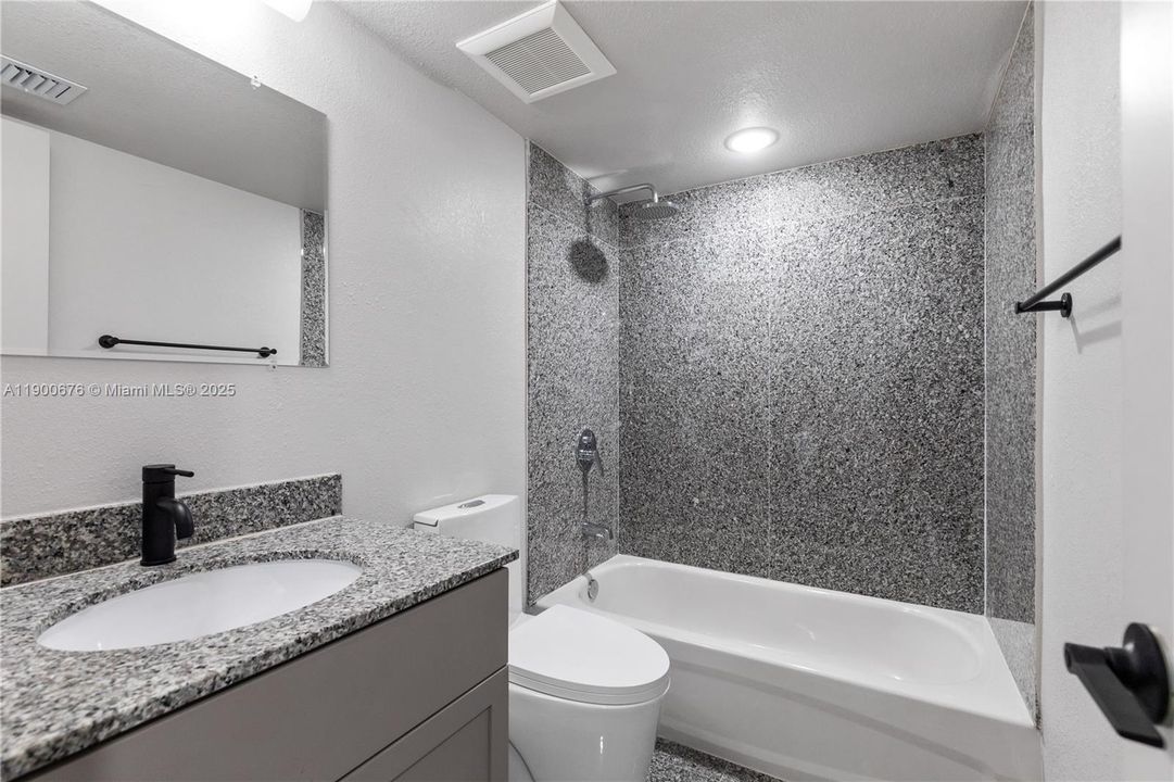 For Rent: $2,550 (2 beds, 2 baths, 876 Square Feet)