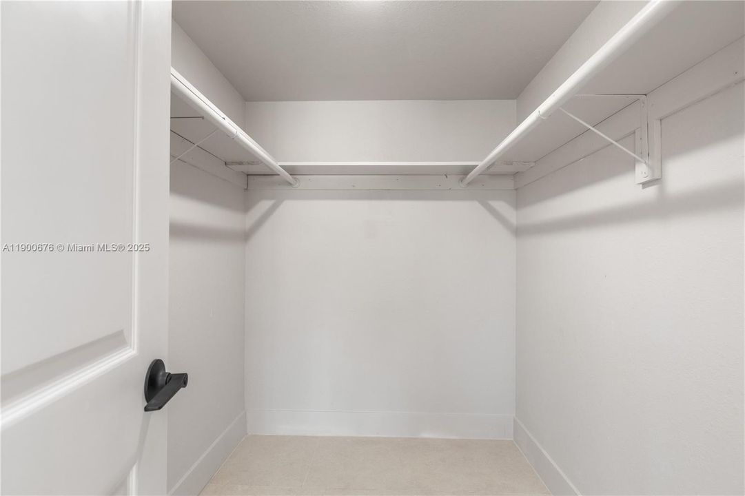 For Rent: $2,550 (2 beds, 2 baths, 876 Square Feet)