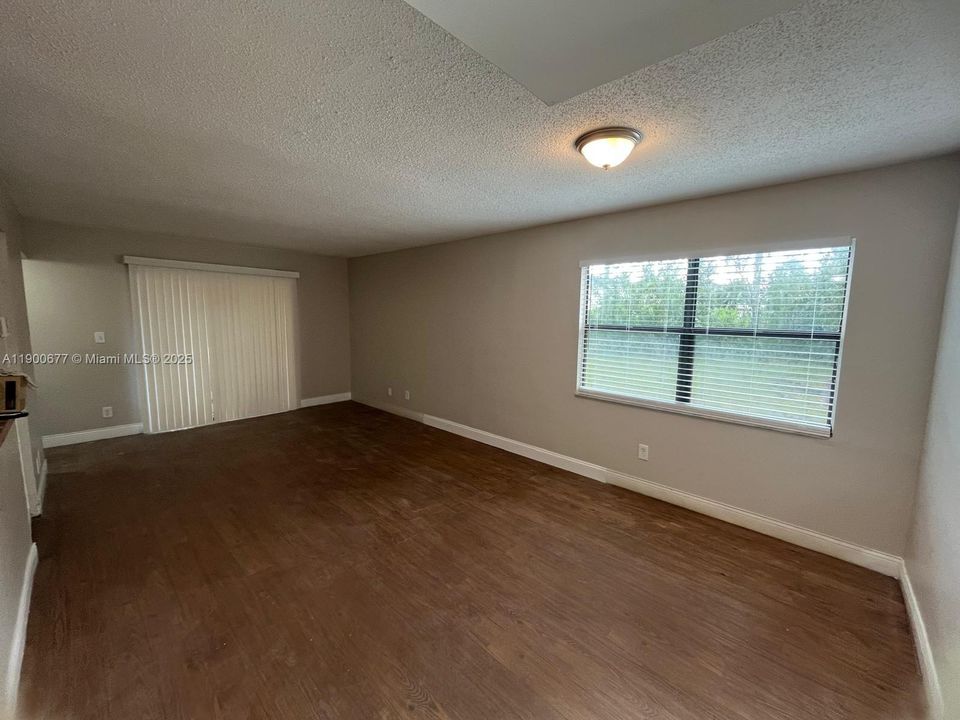 For Rent: $2,300 (3 beds, 2 baths, 1070 Square Feet)