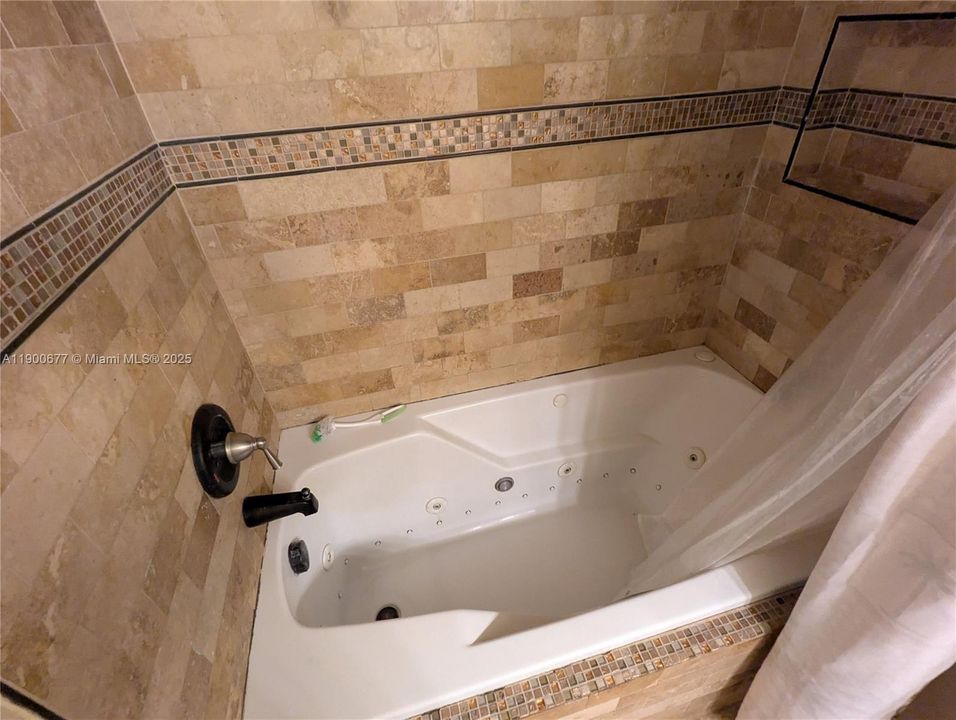 For Rent: $2,300 (3 beds, 2 baths, 1070 Square Feet)