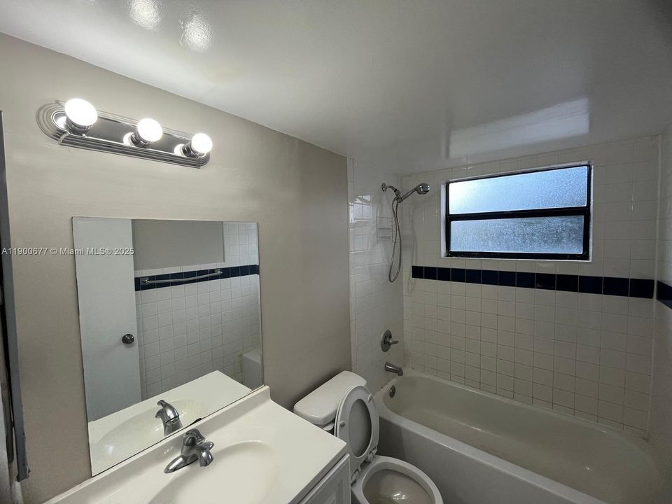 For Rent: $2,300 (3 beds, 2 baths, 1070 Square Feet)