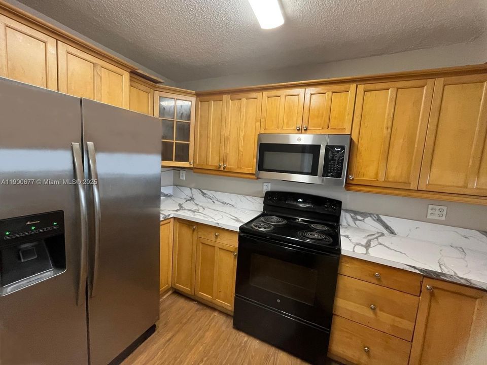For Rent: $2,300 (3 beds, 2 baths, 1070 Square Feet)