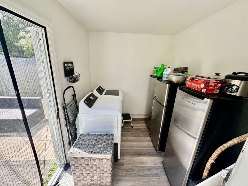 For Sale: $515,000 (3 beds, 1 baths, 1112 Square Feet)