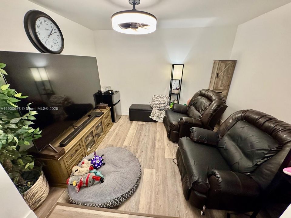 For Sale: $515,000 (3 beds, 1 baths, 1112 Square Feet)