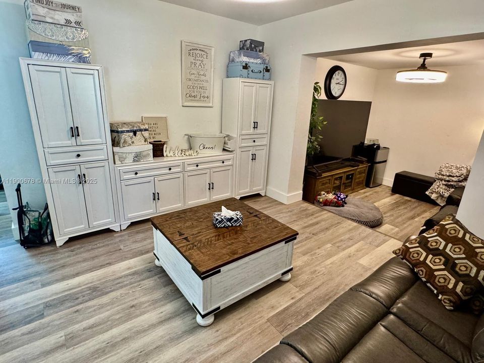 For Sale: $515,000 (3 beds, 1 baths, 1112 Square Feet)