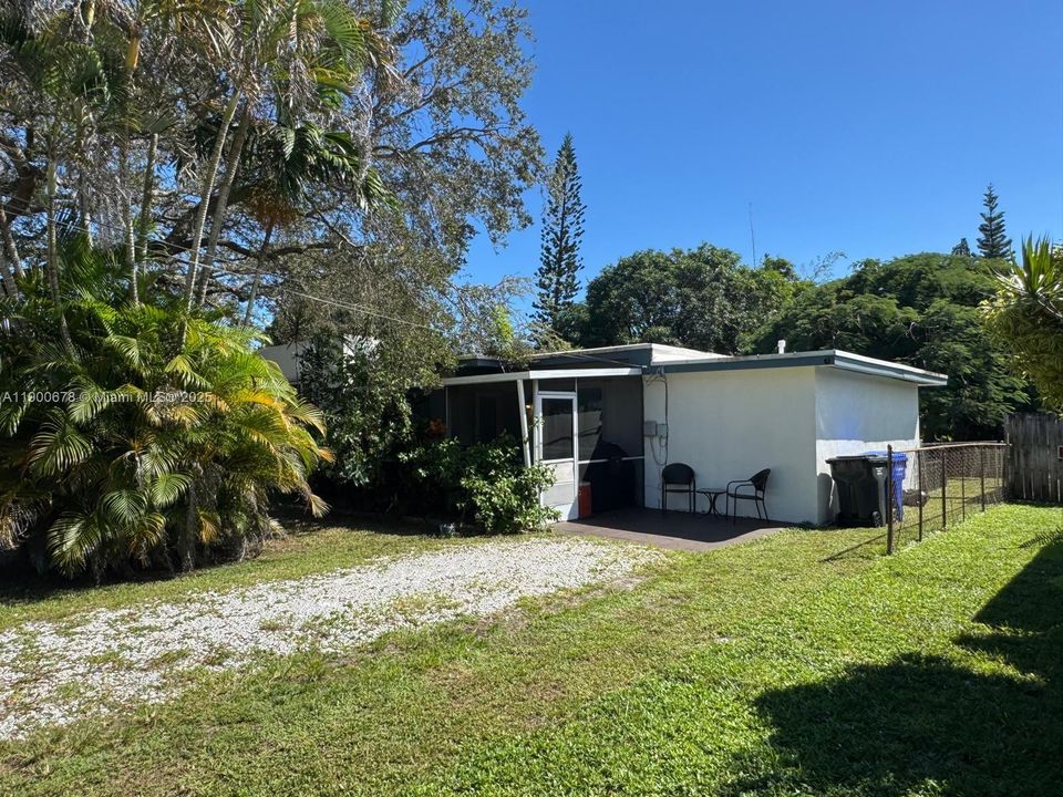 For Sale: $515,000 (3 beds, 1 baths, 1112 Square Feet)