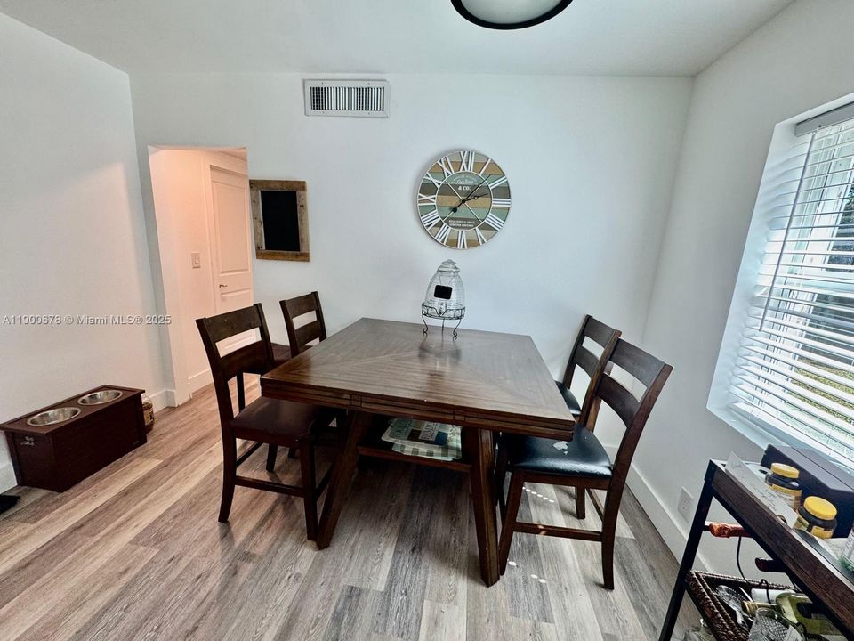 For Sale: $515,000 (3 beds, 1 baths, 1112 Square Feet)