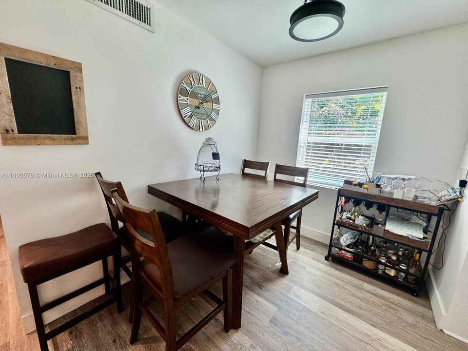 For Sale: $515,000 (3 beds, 1 baths, 1112 Square Feet)