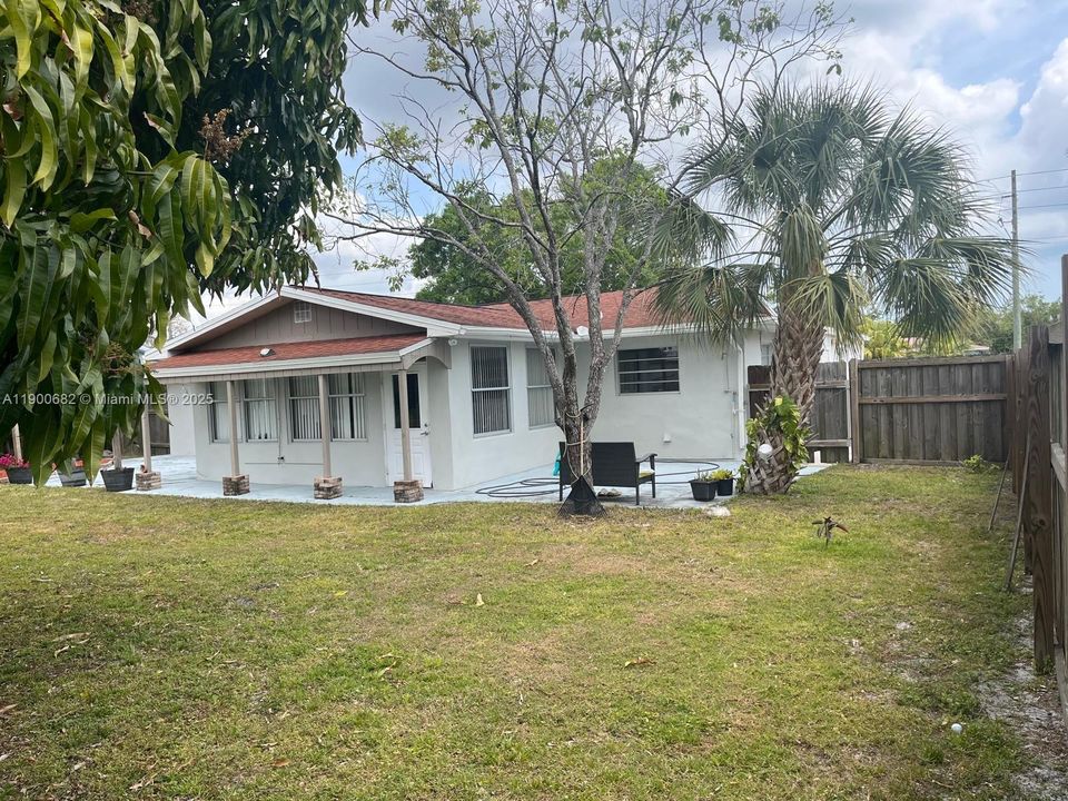 For Sale: $350,000 (3 beds, 2 baths, 1446 Square Feet)