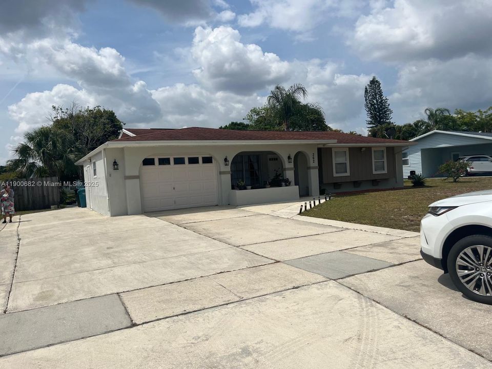 For Sale: $350,000 (3 beds, 2 baths, 1446 Square Feet)