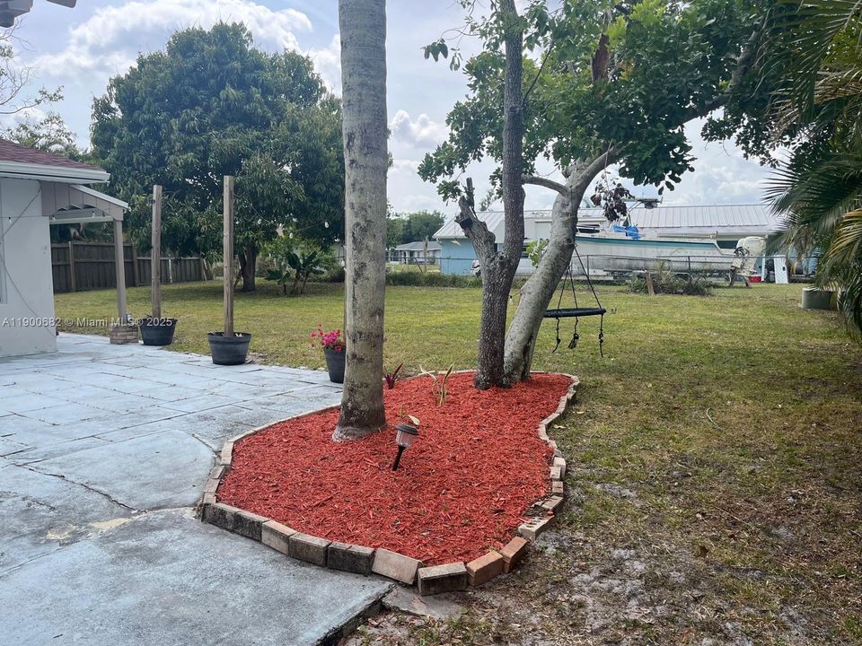 For Sale: $350,000 (3 beds, 2 baths, 1446 Square Feet)